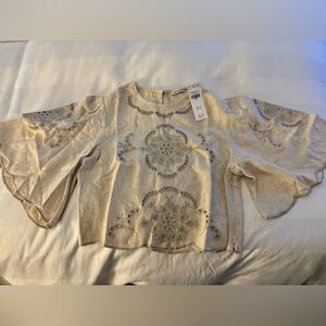 Angle Sleeve Embroidered Tee